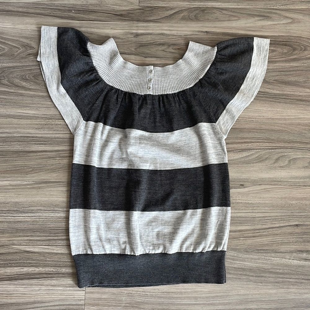 BCBG maxazria 100% Marino wool,‎ off shoulder, open back, MED, like new! A-1586